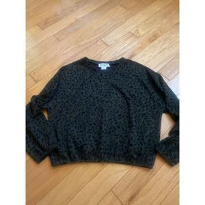 For the Republic Women's Long Sleeve dark green Leopard Print Top Size Medium